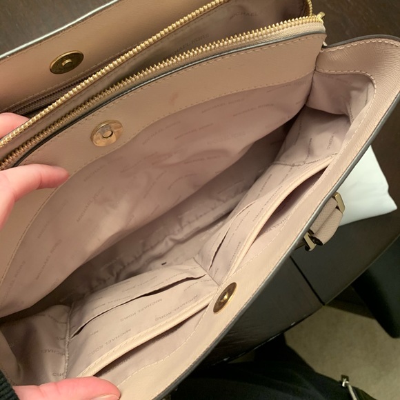 Michael Kors Bag - Picture 2 of 8